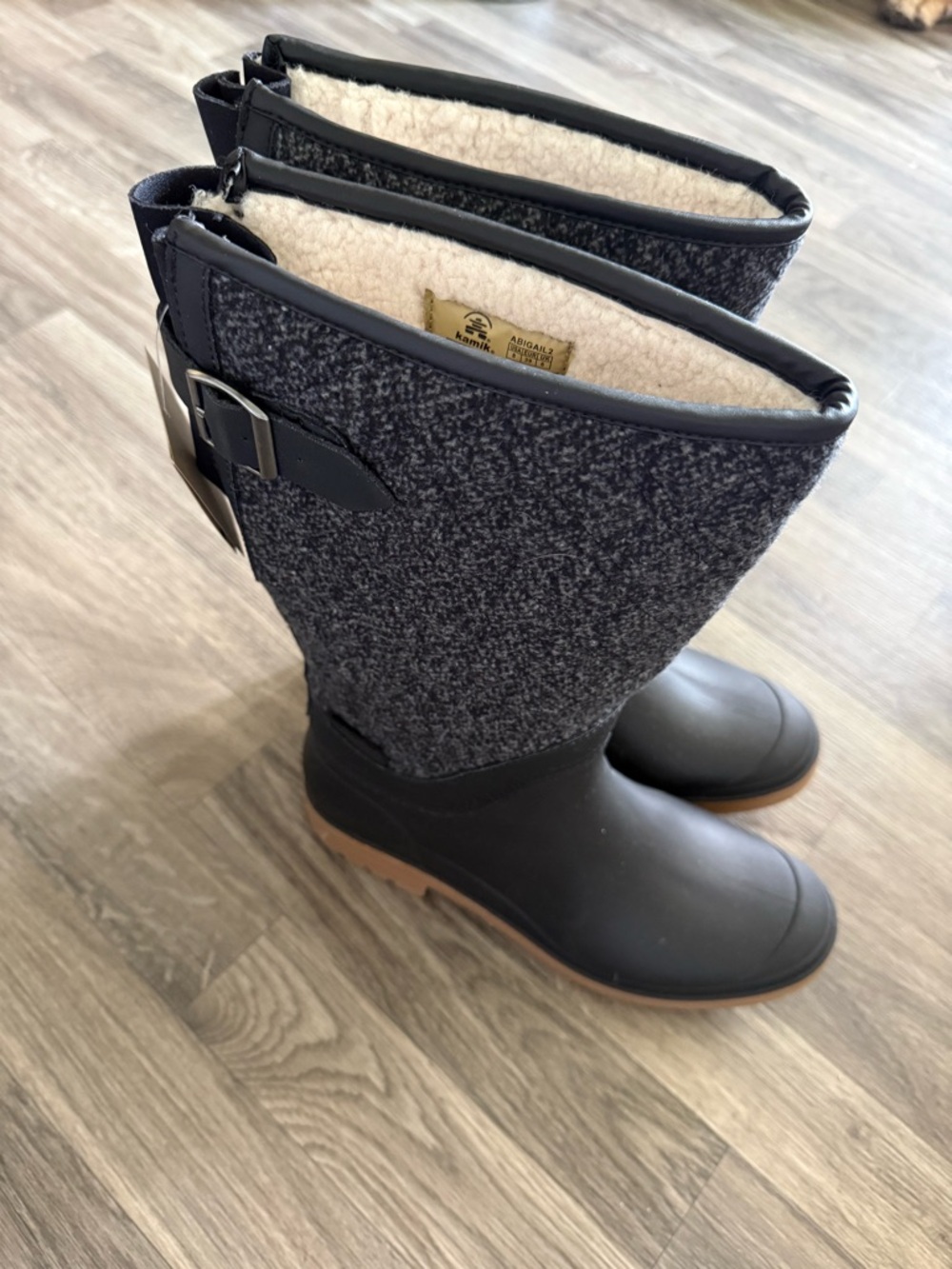 NWT Kamik Abigail Women's Black/Grey Insulated Winter Boots